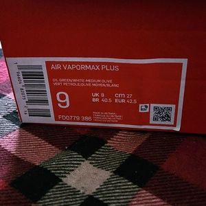NIKE Vapormax Plus sz 9